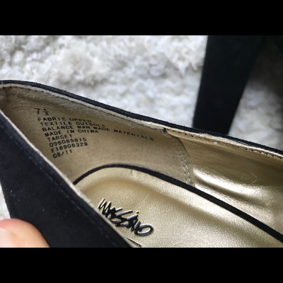 Mossimo Black faux suede platform pumps - Picture 3 of 6